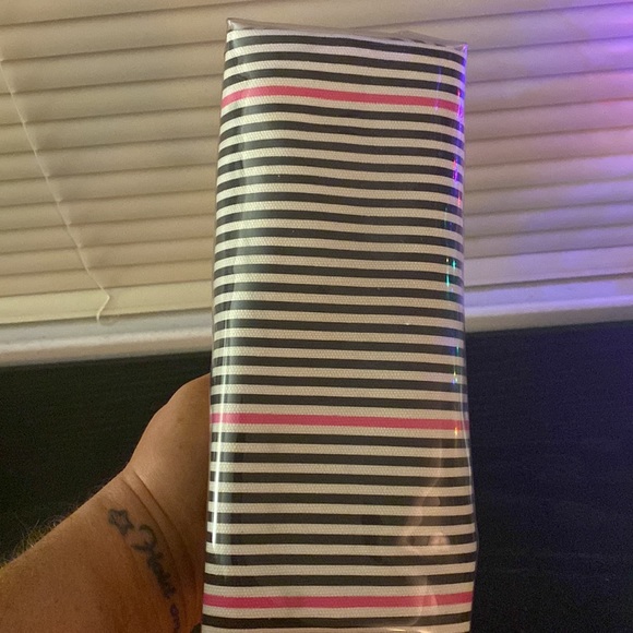 Victoria’s Secret make up bag NWOT. - Picture 3 of 11